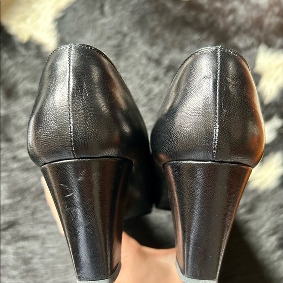 Authentic Chanel pumps - Picture 4 of 5